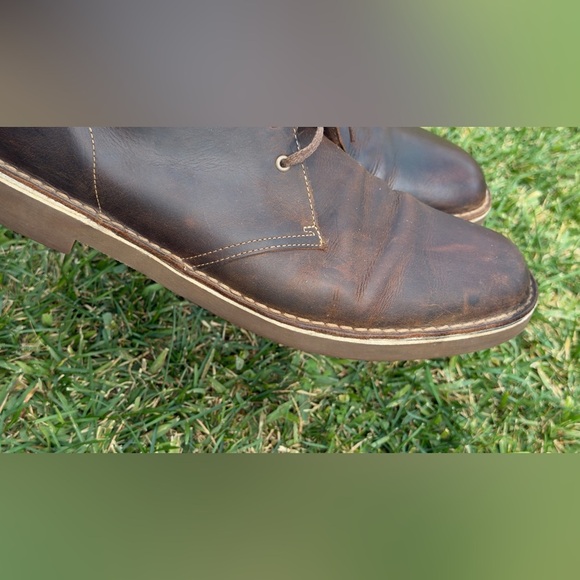 Clarks Collection Men\'s Shepton Chukka boots in brown leather. Size 14
